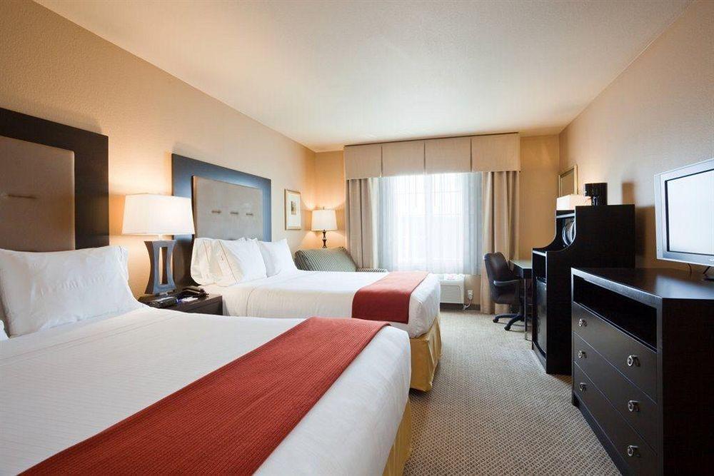 Holiday Inn Express & Suites Gonzales By Ihg Стая снимка
